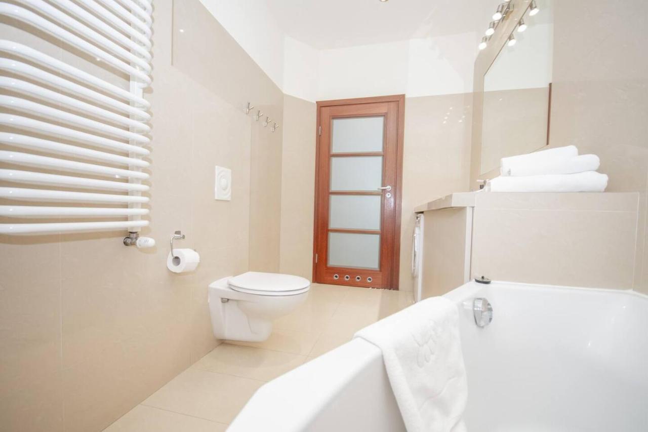 Inpoint 2-Bedrooms Apartment With Private Garden And Free Parking Cracovia Esterno foto